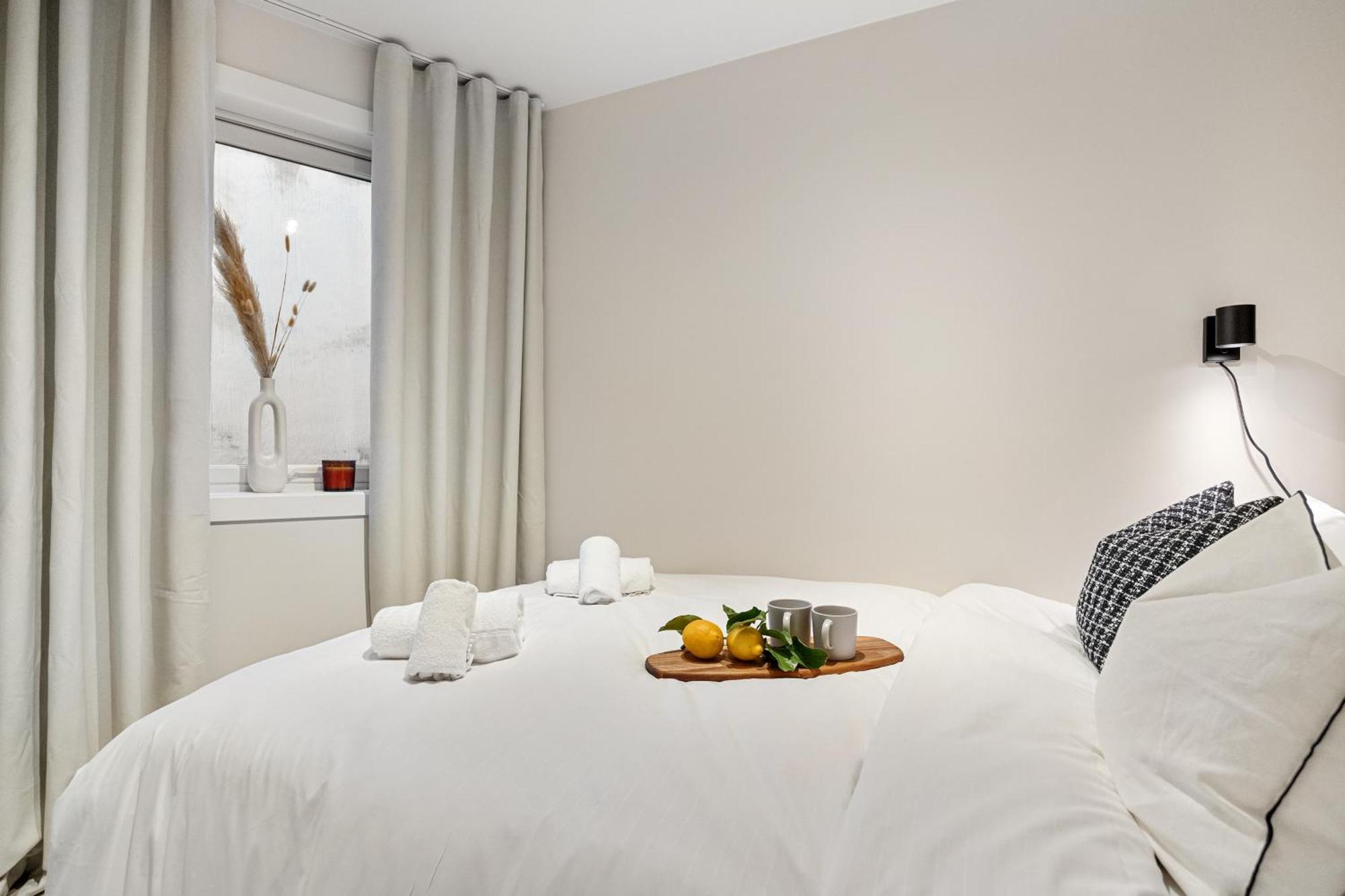 King Bed - Renovated 2024 - 2Br Behind Bryggen Apartment Bergen Exterior photo